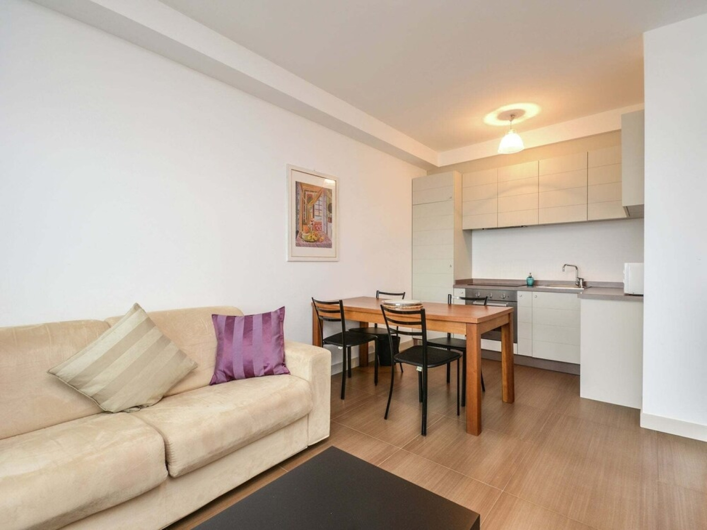 Lakeside Flat With Swimming Pool and air Conditioning