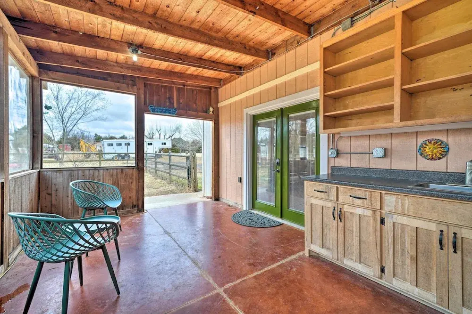 Bohemian Home w/ Screened Porch, 3 Mi to Lake!