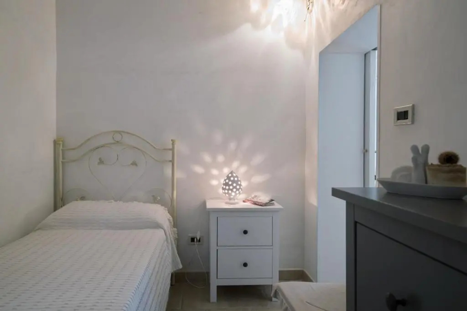 White House Flats & Studios