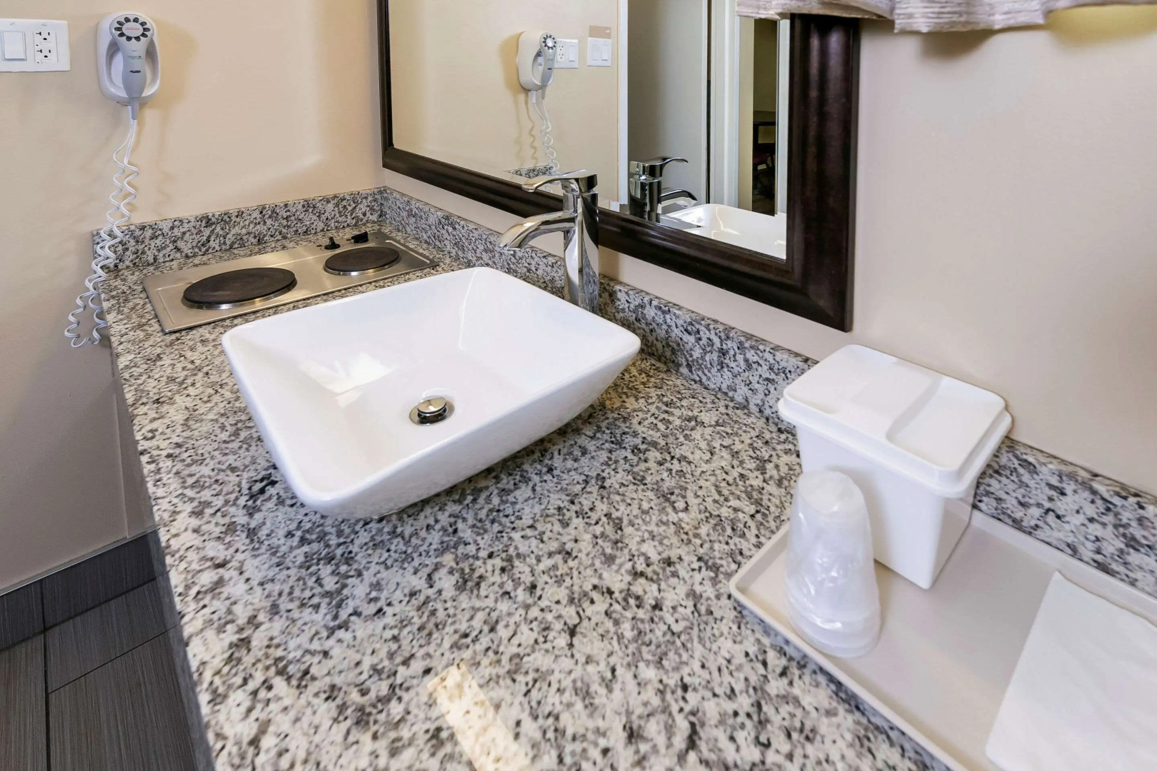 Medicine Hat Inn & Suites