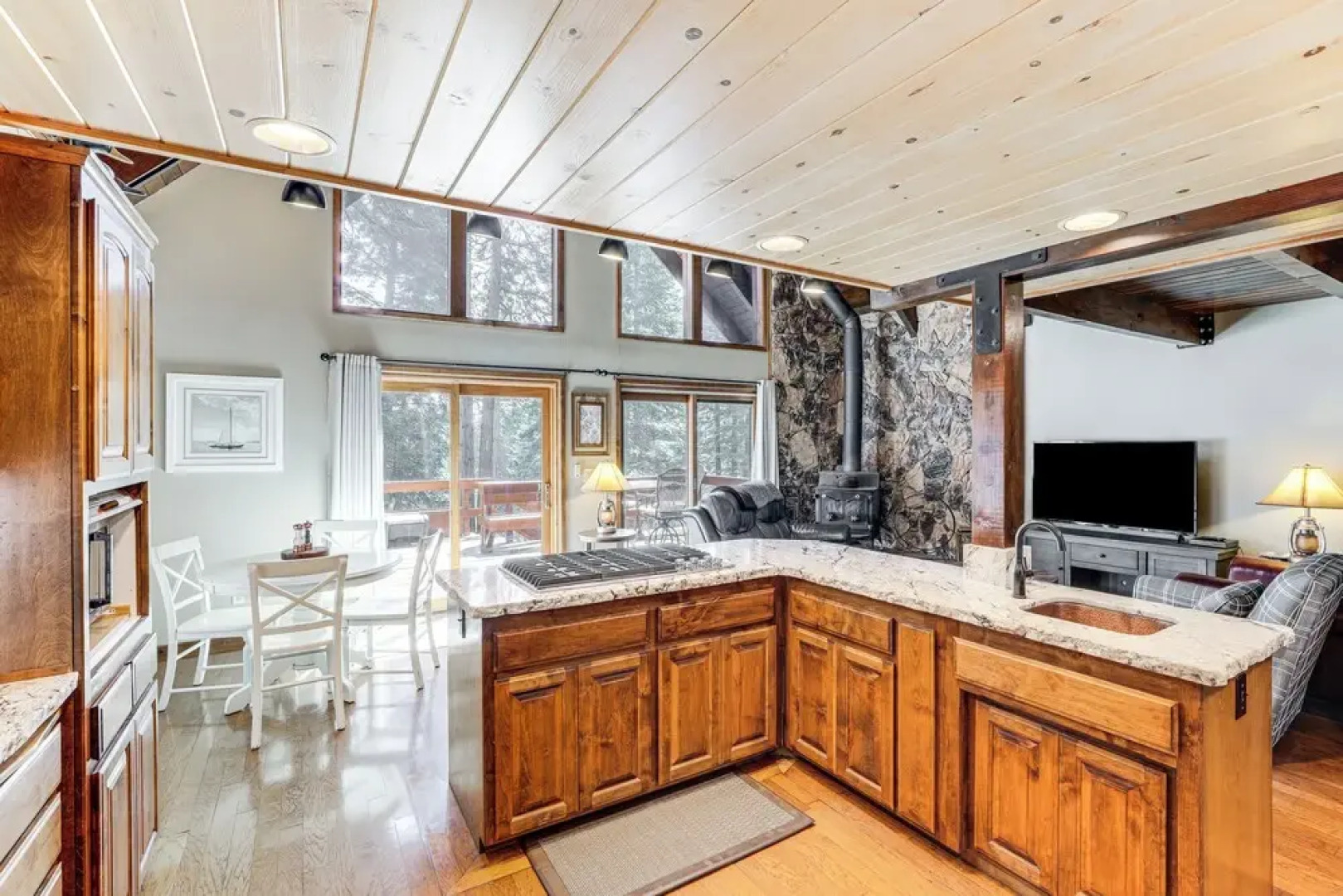 Spacious Retreat w/ Backyard: 1 Mi to Lake Almanor