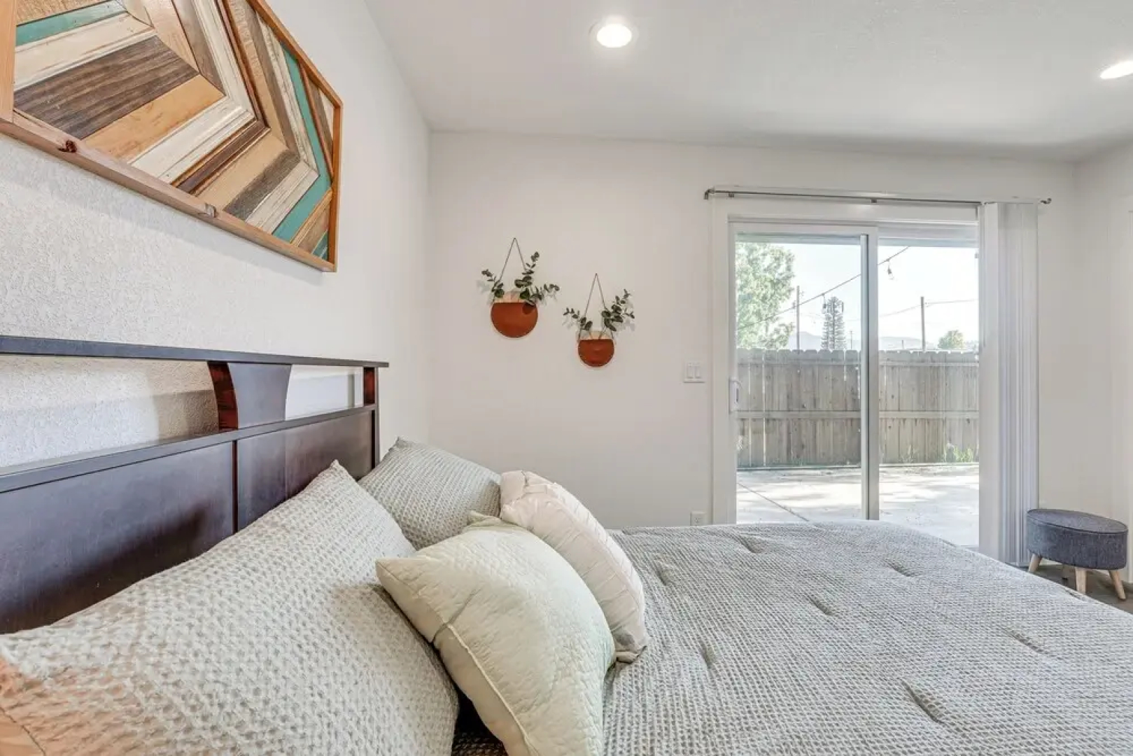 Welcoming Grants Pass Retreat - Walk to Park!