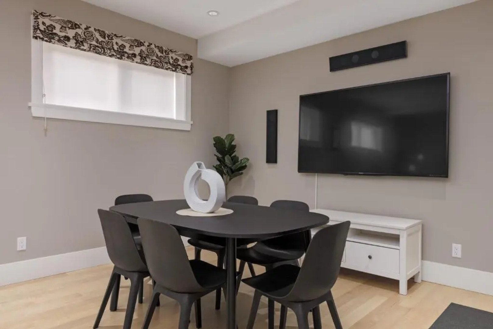 Stunning 3 Bedroom Secondary Suite N Van