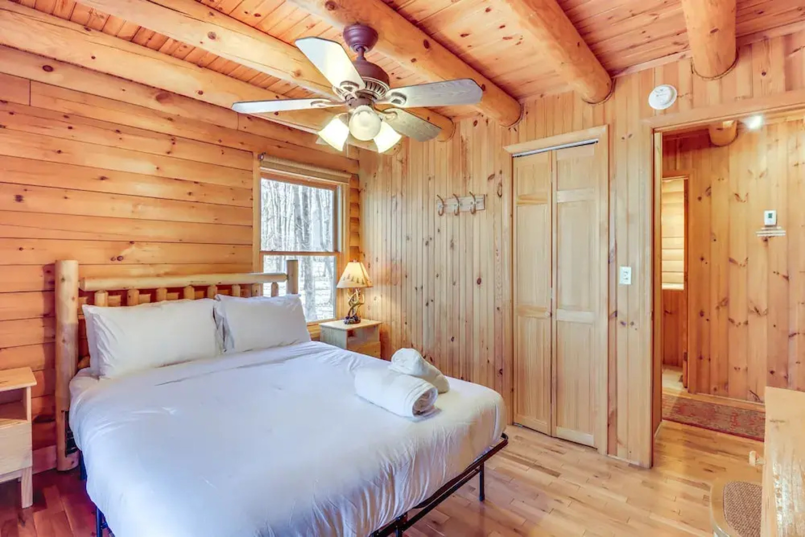 Private Hot Tub & Fire Pit: Log Cabin in Blakeslee