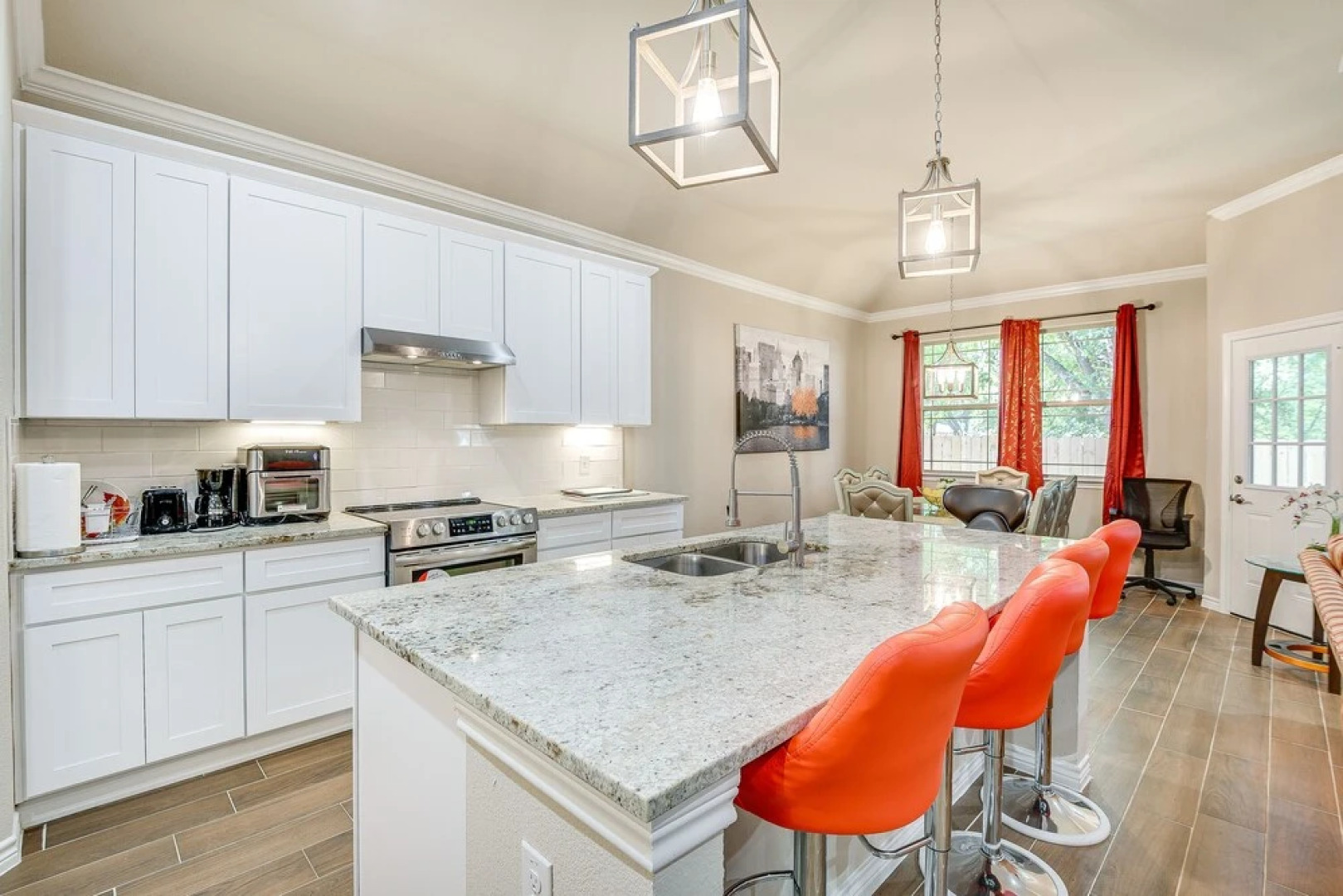 Grand Prairie Gem w/ Yard ~ 5 Mi to At&t Stadium!