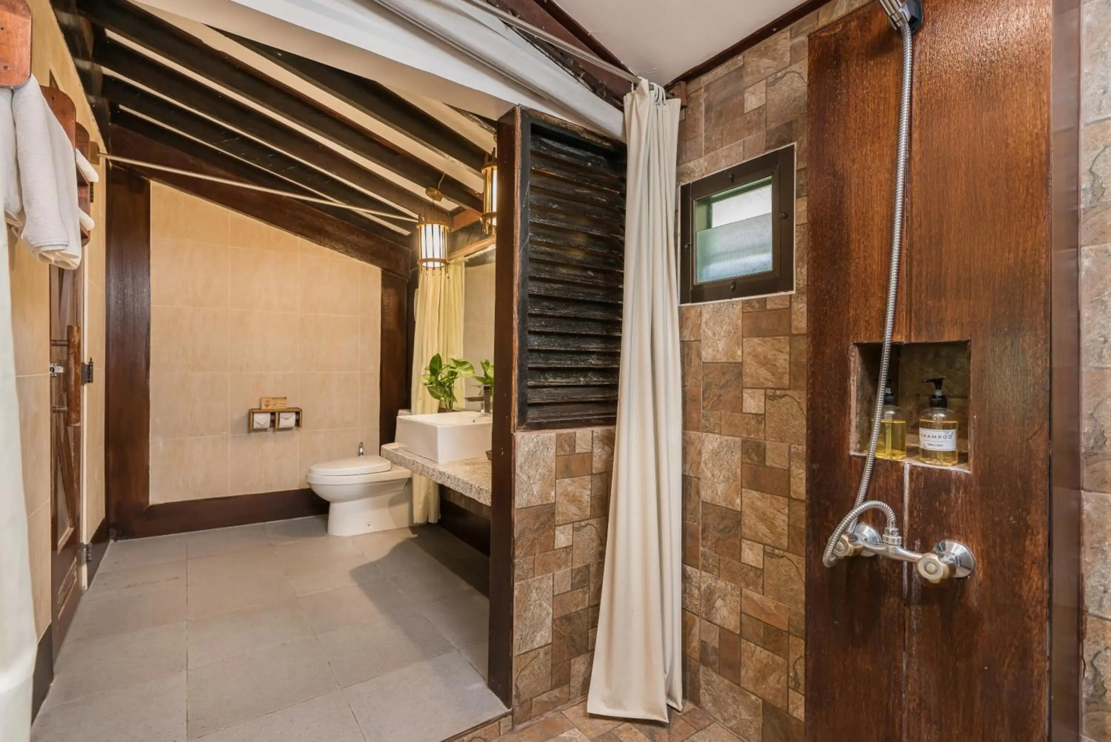 Home Phutoey River Kwai Hotspring & Nature Resort