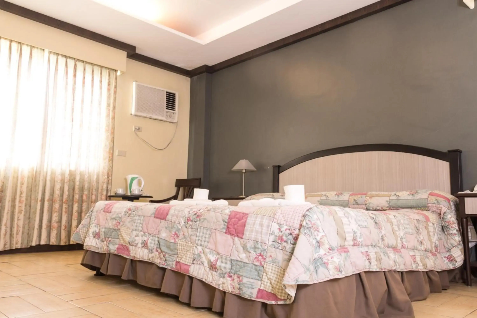 Tagaytay Country Hotel