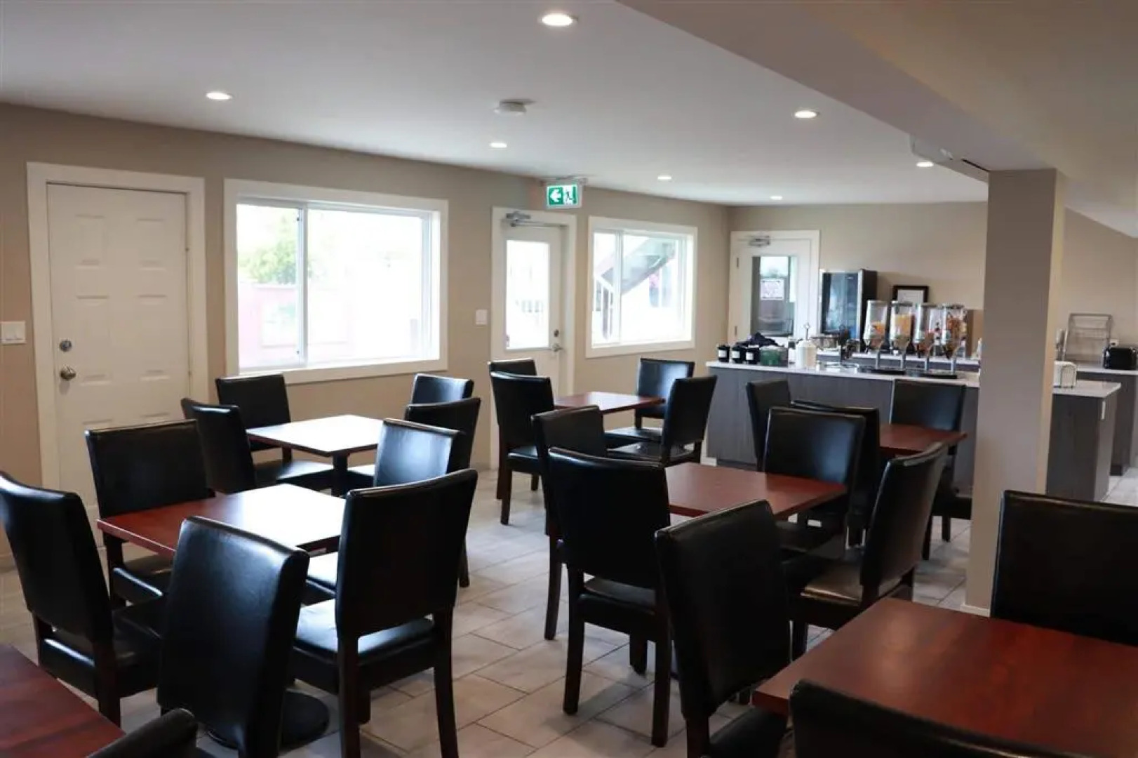 Super 8 by Wyndham Courtenay