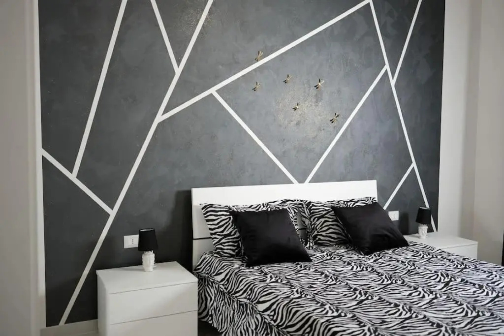 NewLife 8.15 Holiday Home Black