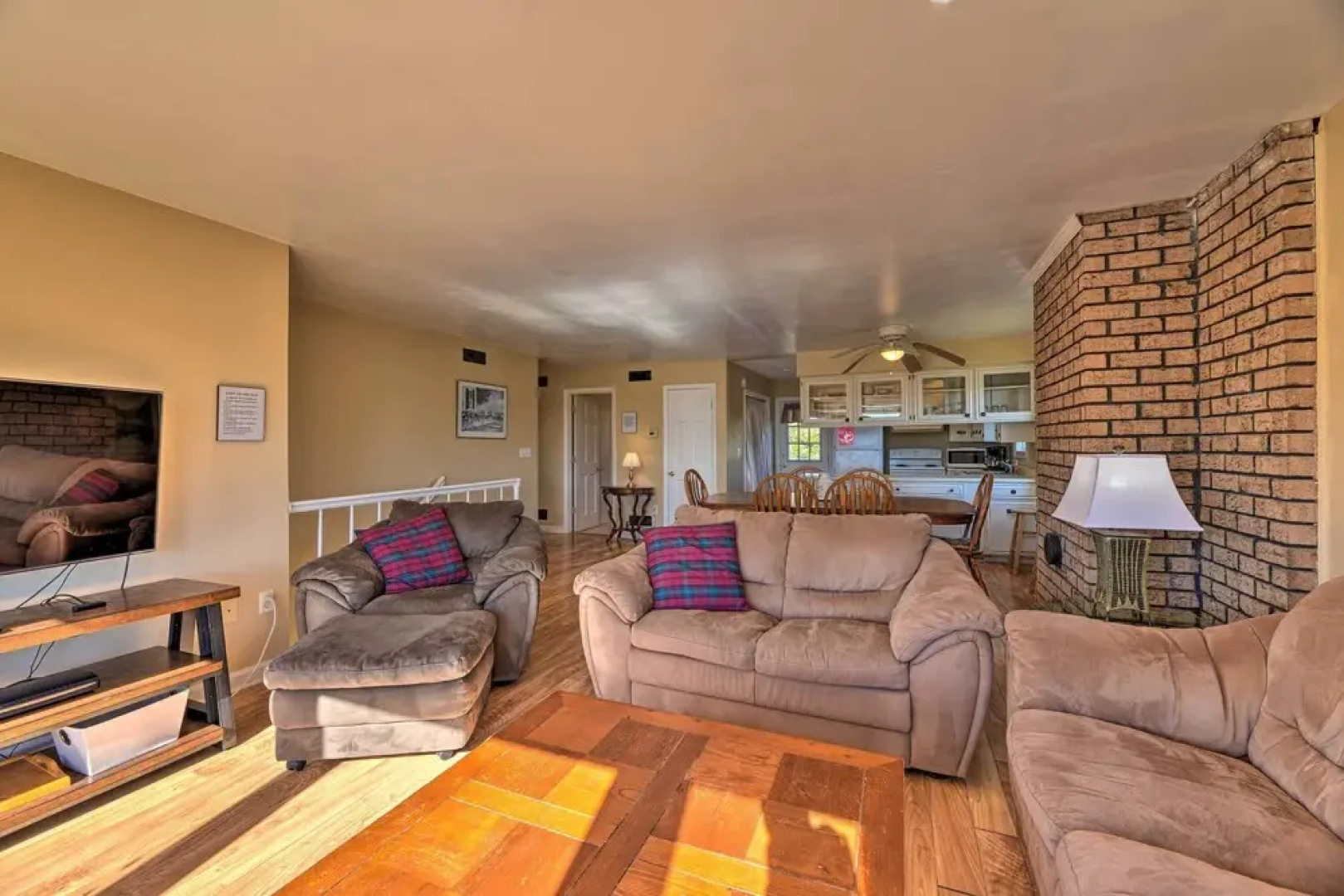'east of the Sun' Beachside Apartment w/ Deck!