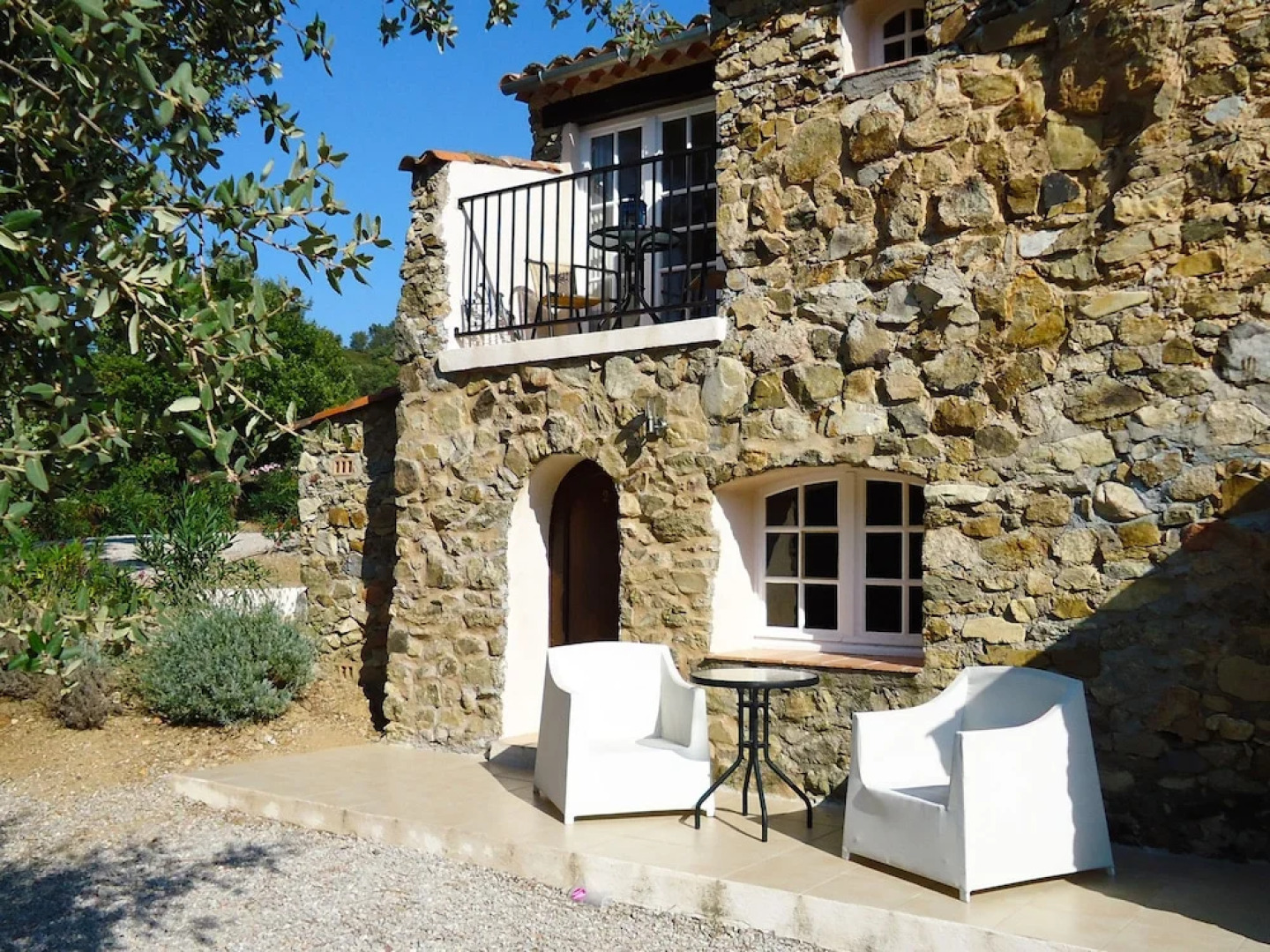 Air Conditioned Apartment in Residence With Heated Swimming Pool Near the Beaches