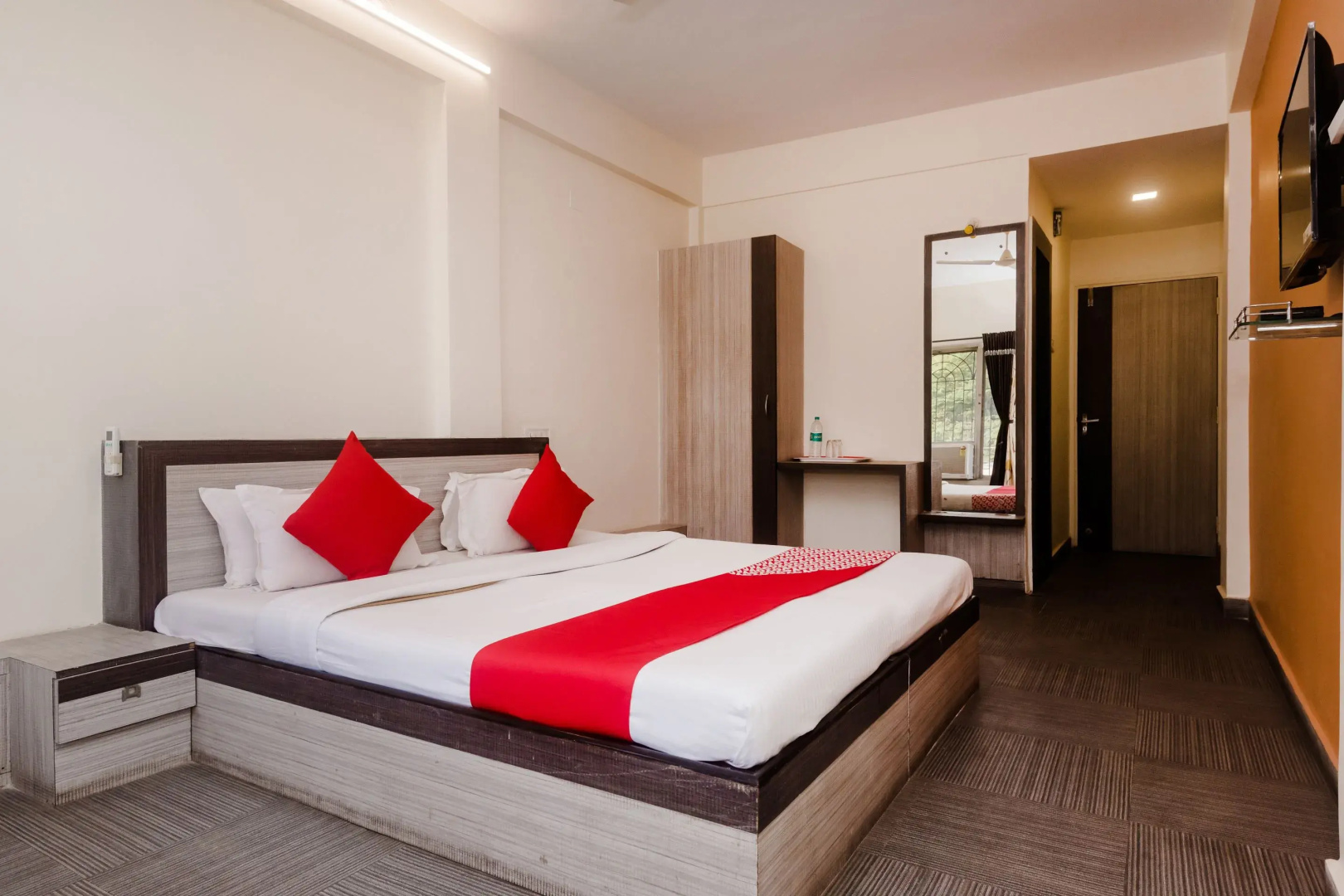 OYO 26206 Hotel Paras