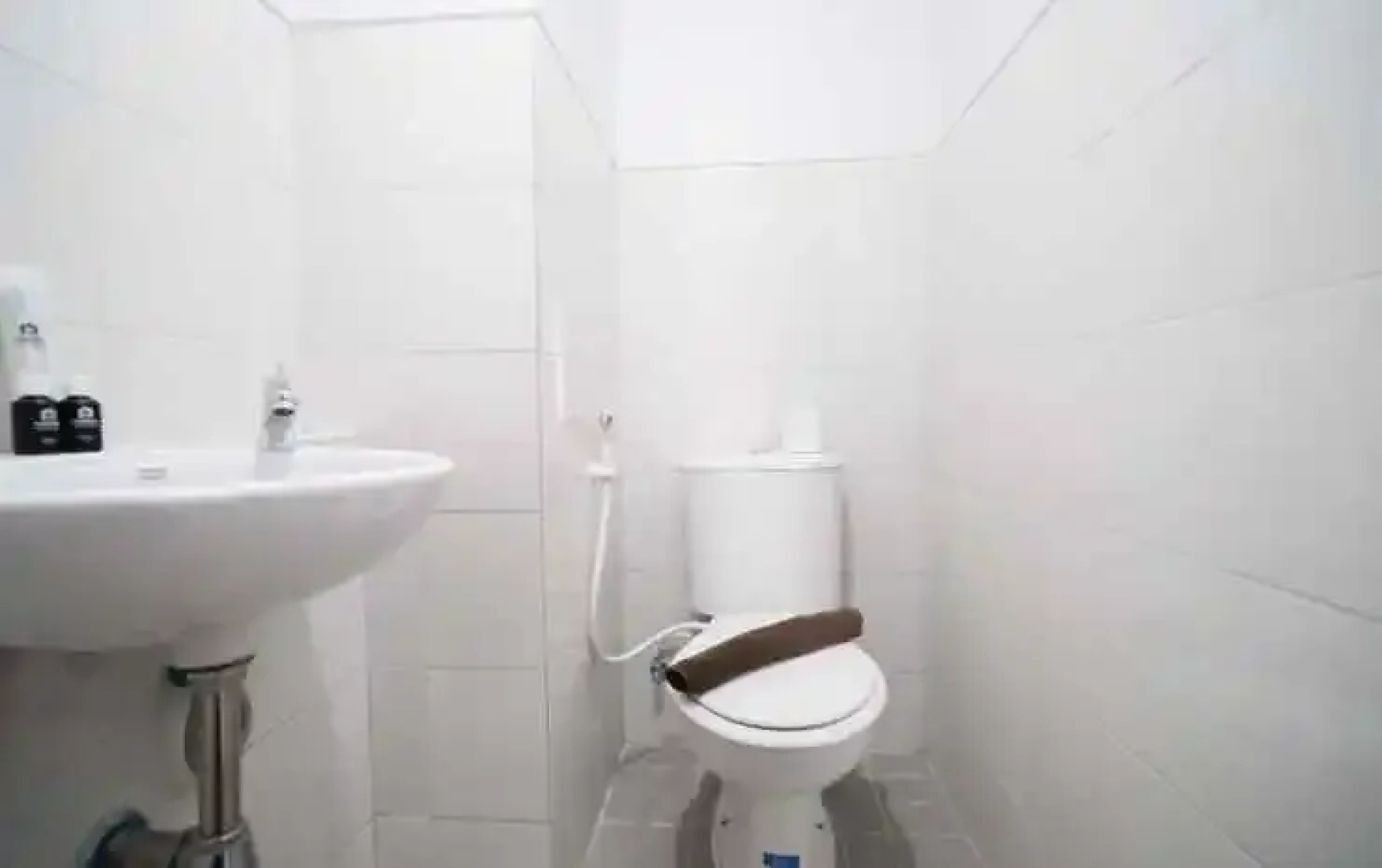 New Studio Apartment with Strategic Location at Suncity Residence By Travelio