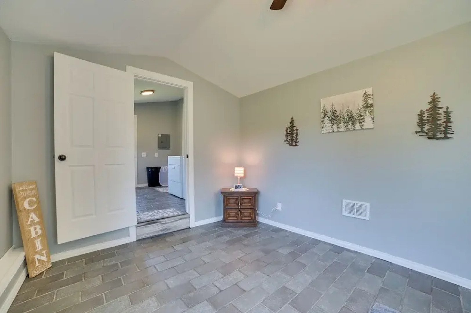 All-season Getaway in Frederic: Bring Your Pets!