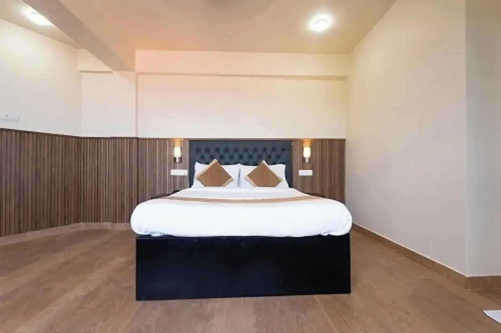 Hotel Mainak