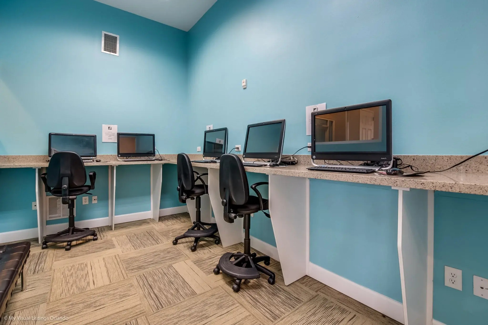 4 bed town home with full size pool Close to Disne