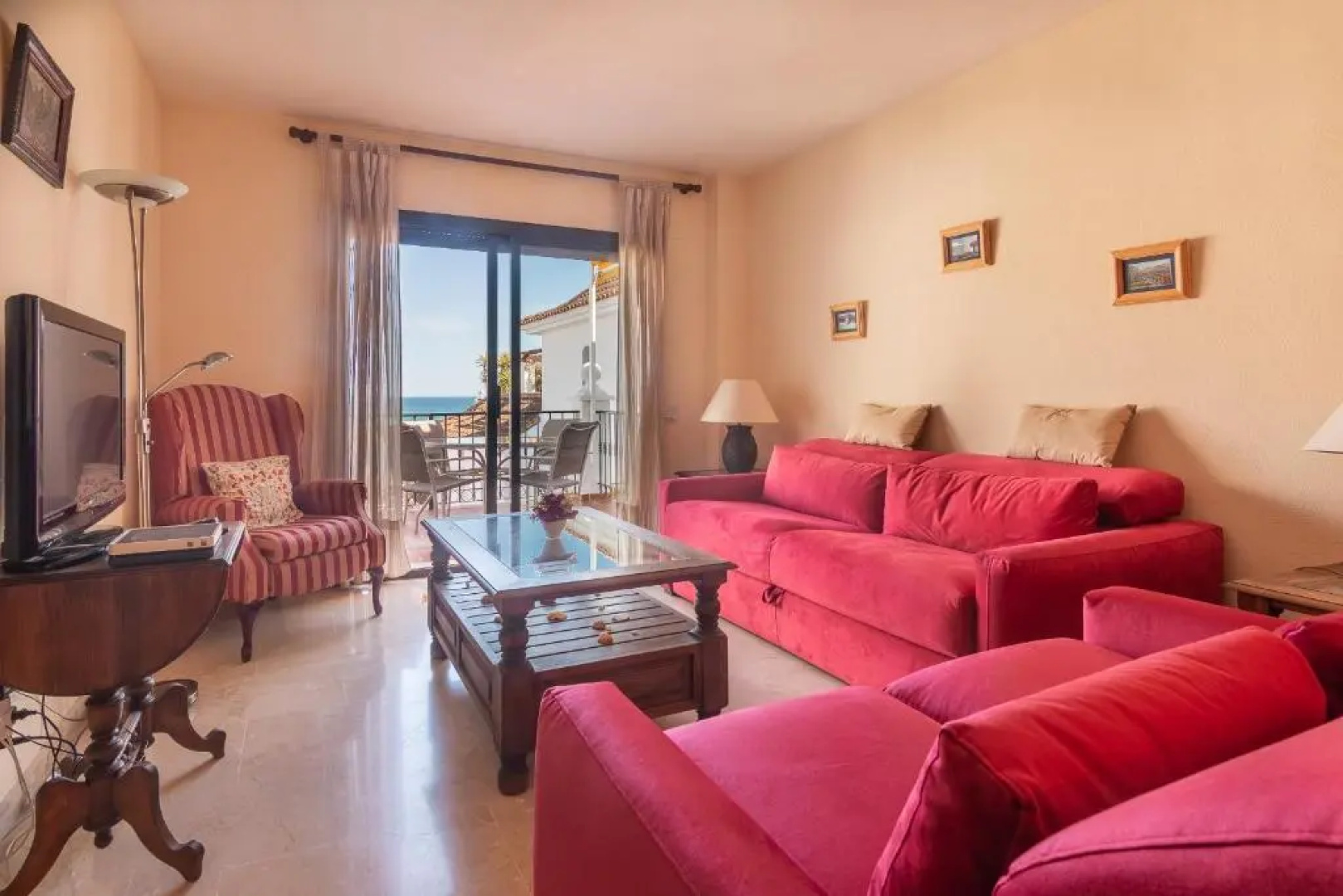 2233-Lovely 2 bedrooms on the beach, pool and port