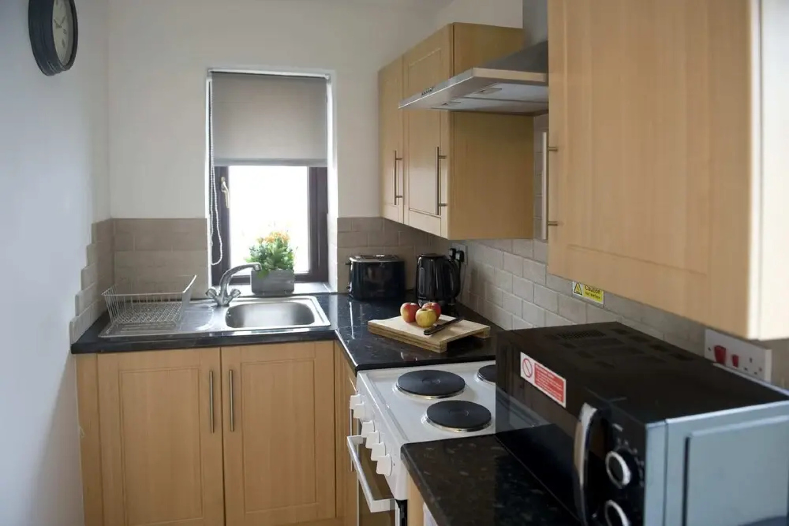 Lovely Mountain View Apartment - Short Drive to Beaches