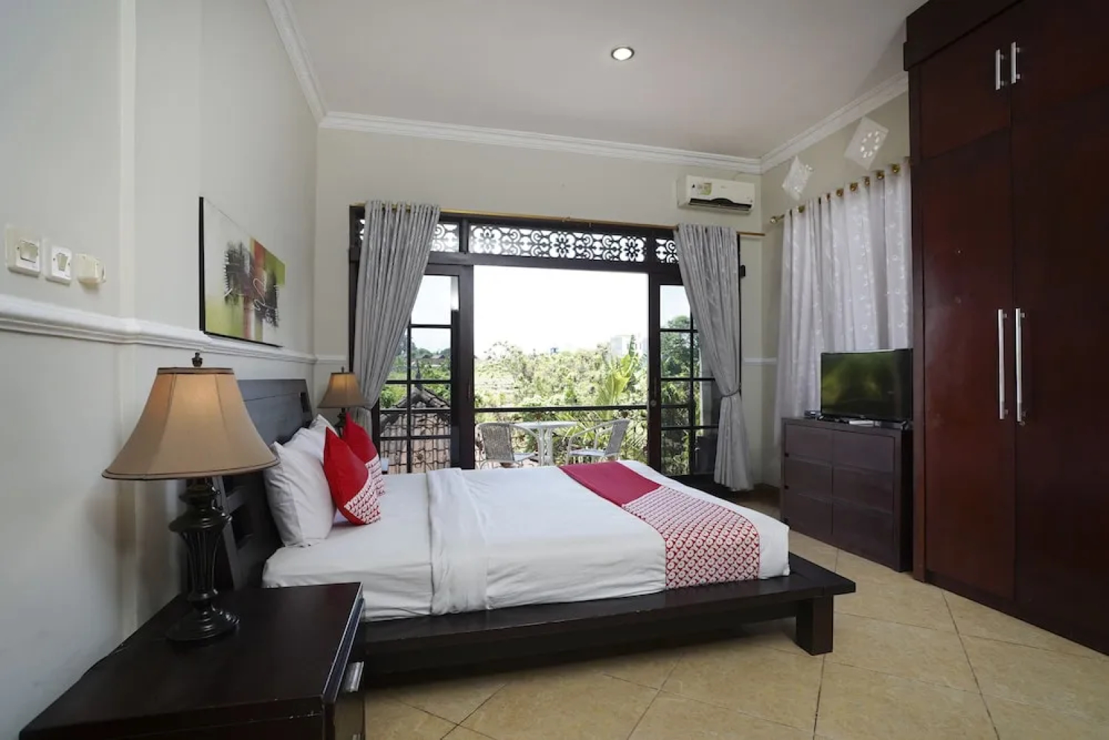 Griya Shanti Homestay by OYO Rooms