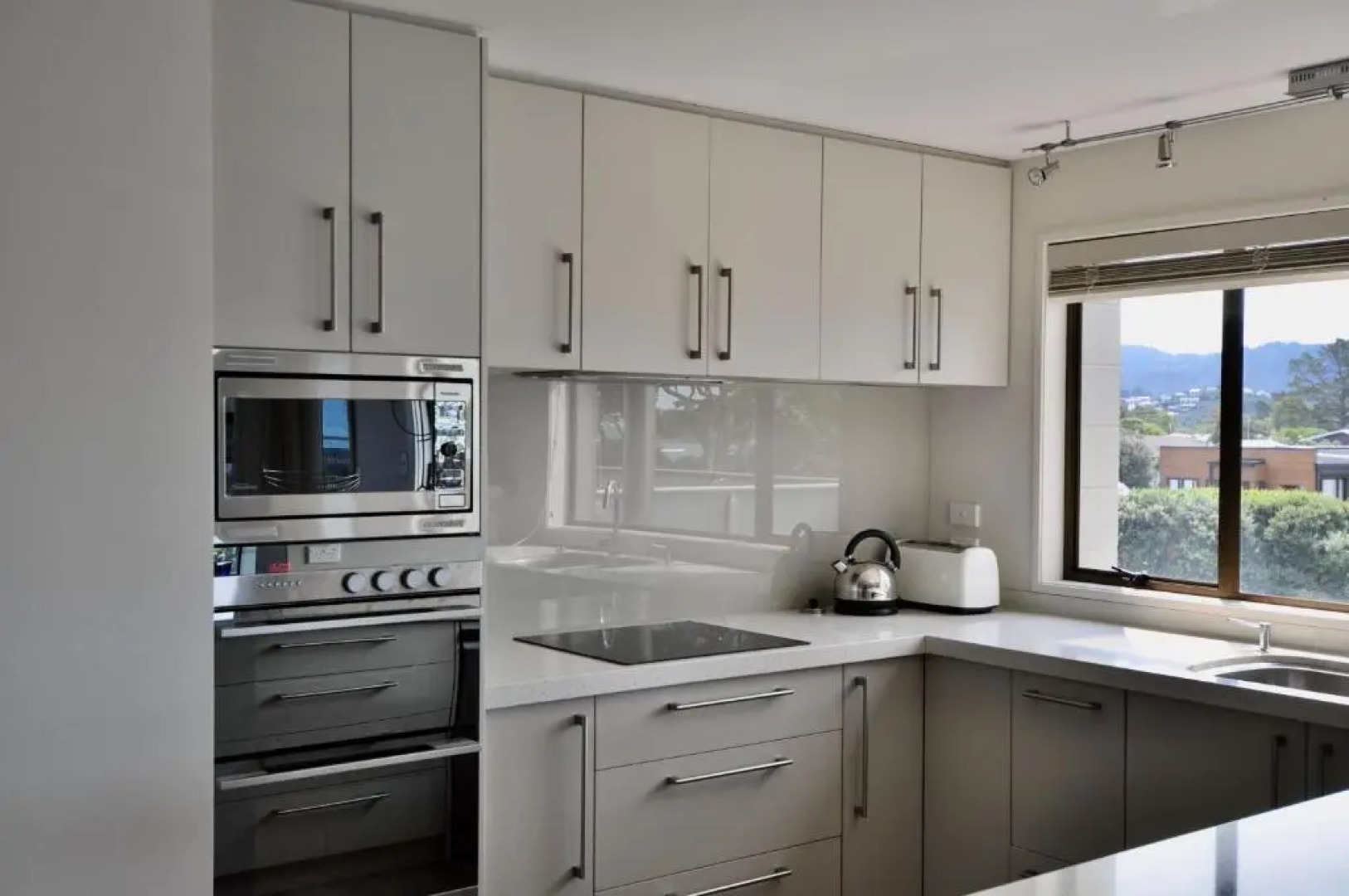 Beachfront Heights - Pauanui Holiday Apartment