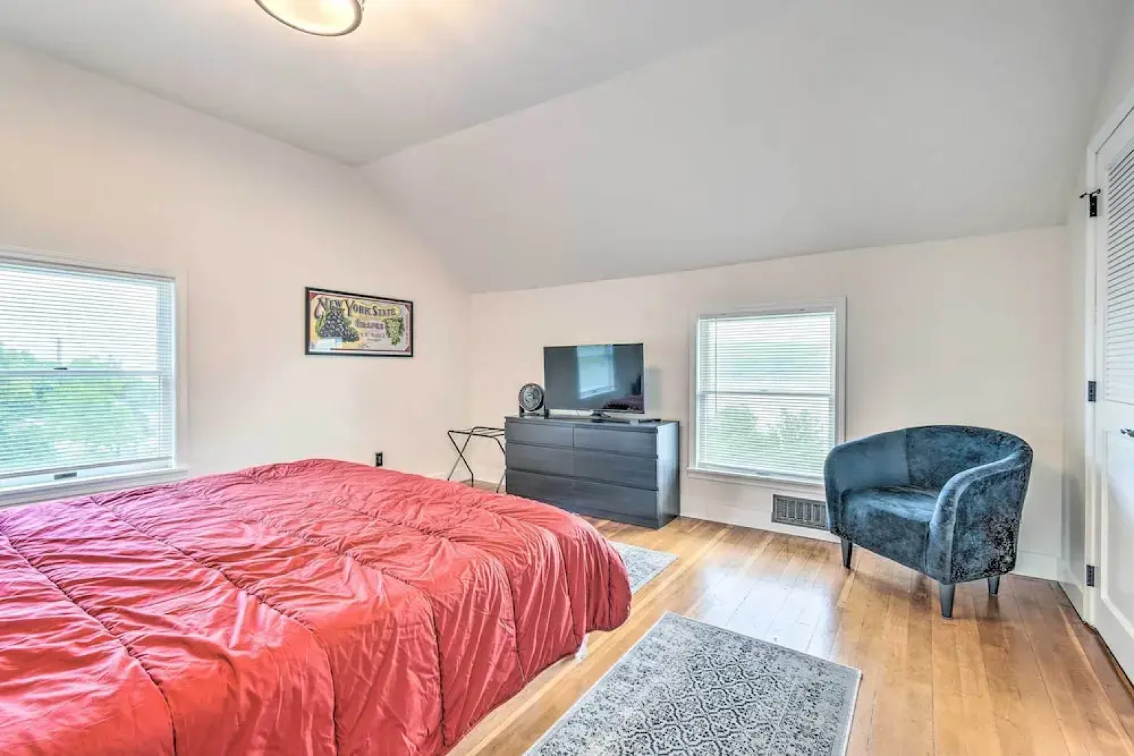 Watkins Glen Lakeview Cottage w/ Waterfall!