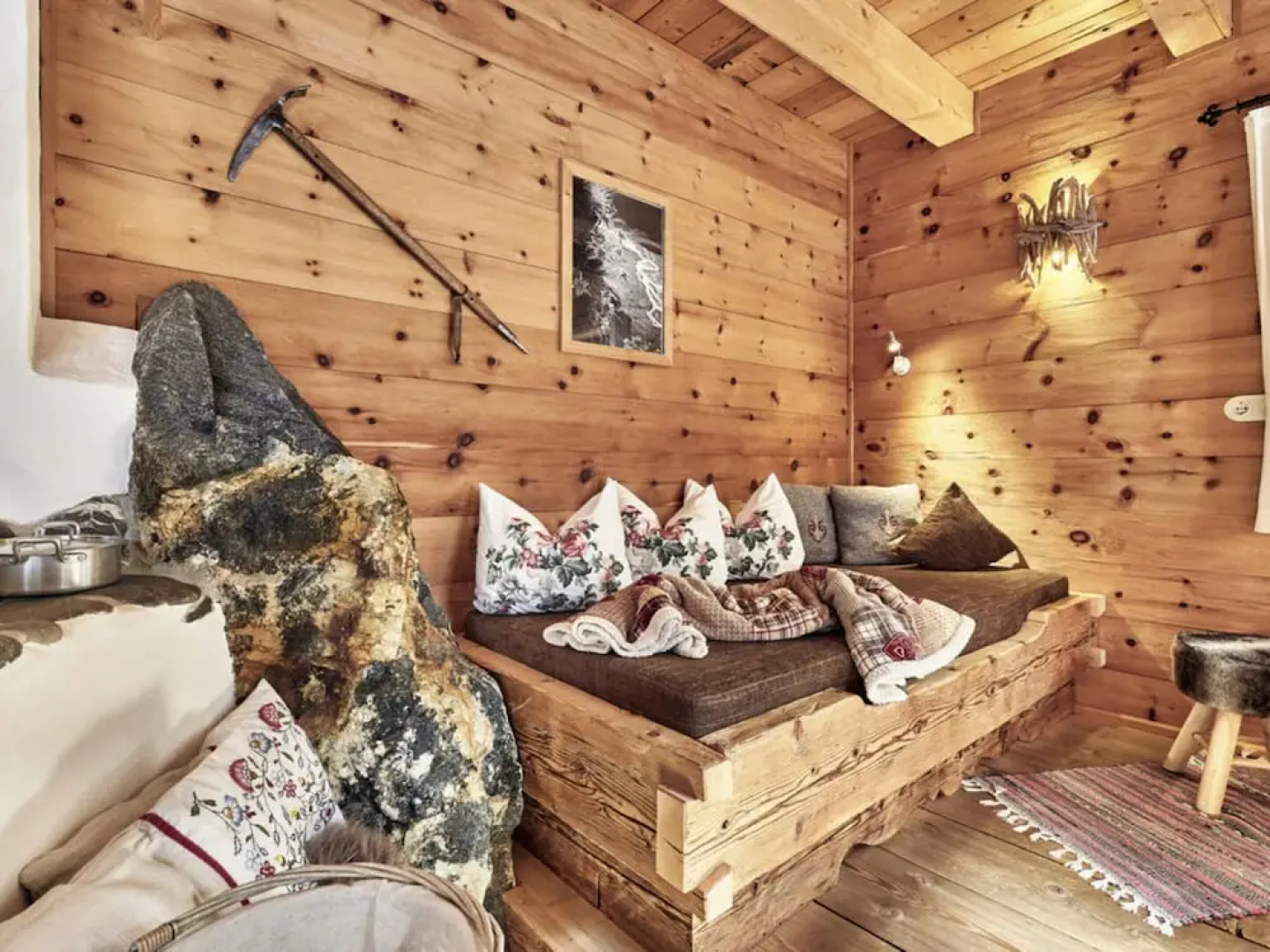 Felsenhutte Modern Retreat