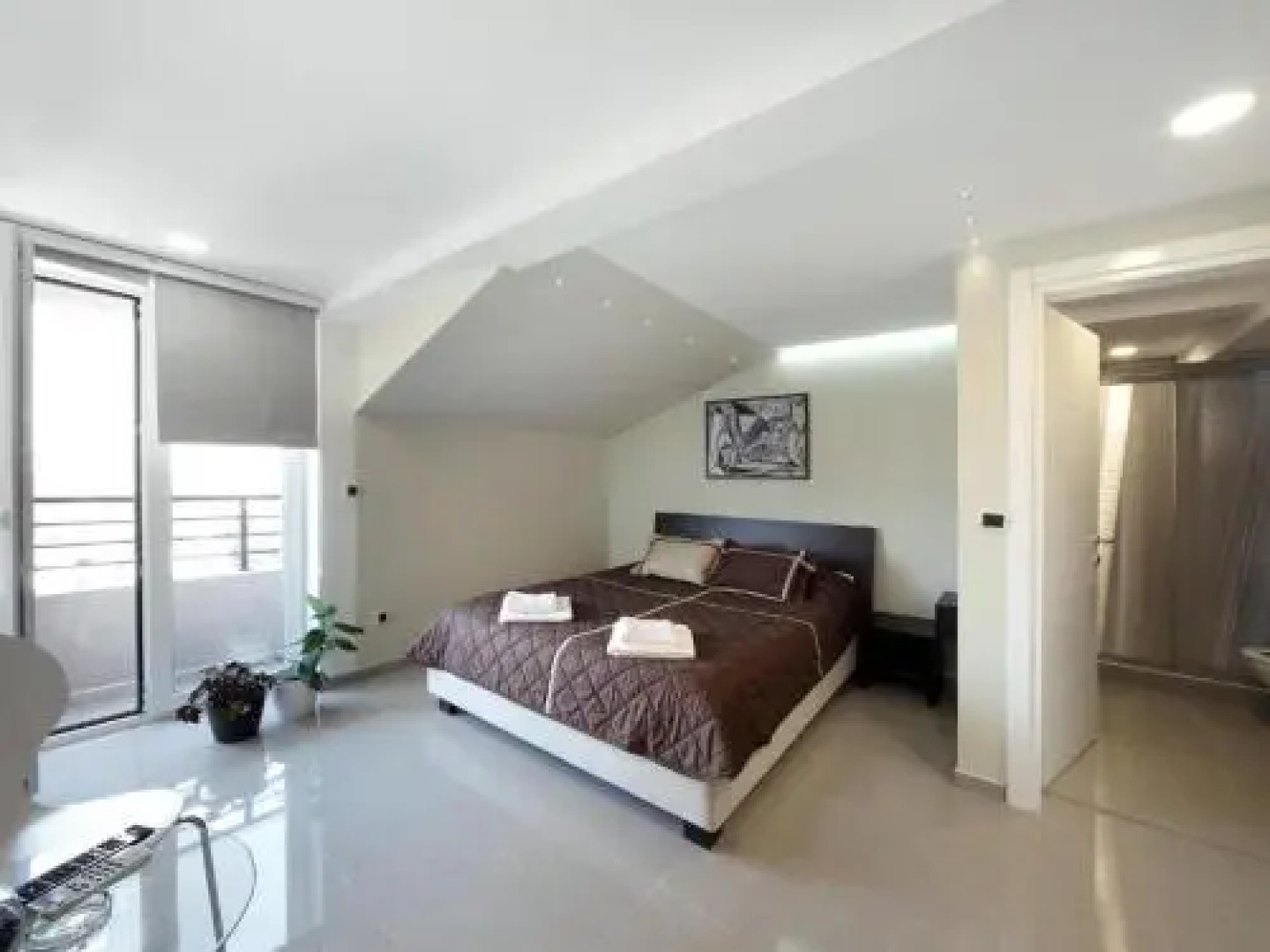 Agent Lux Apartments