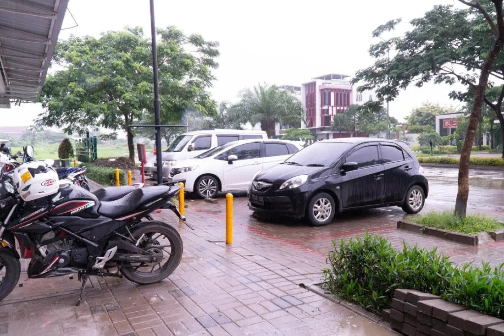 RedDoorz @ Garden Boulevard Citra Raya Tangerang