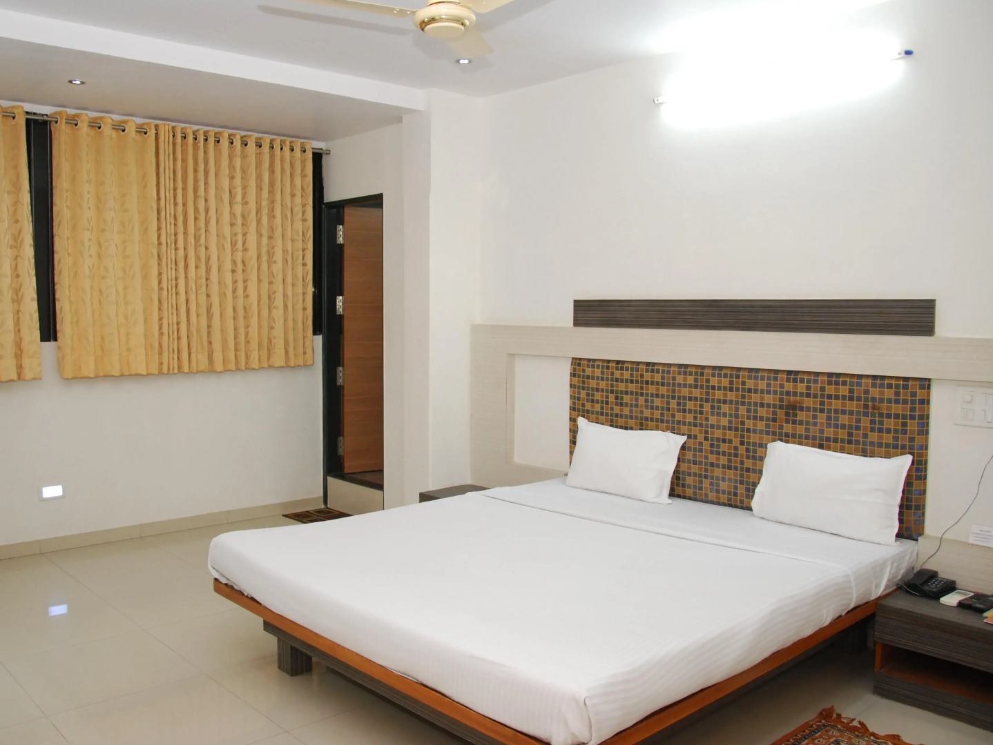 Hotel Excellency Inn