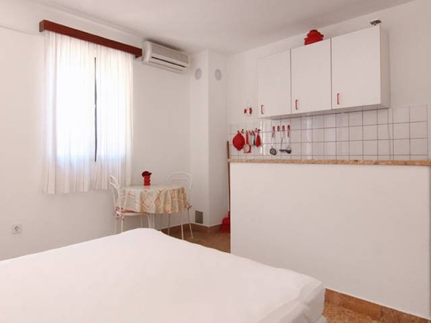 Studio apartment Mat - in a cosy stone house: SA1 Bol, Island Brac