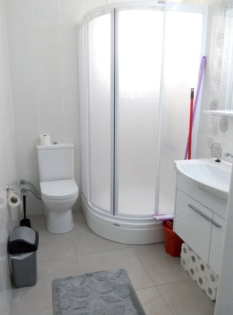 One Bedroom Apartment at Longbeach