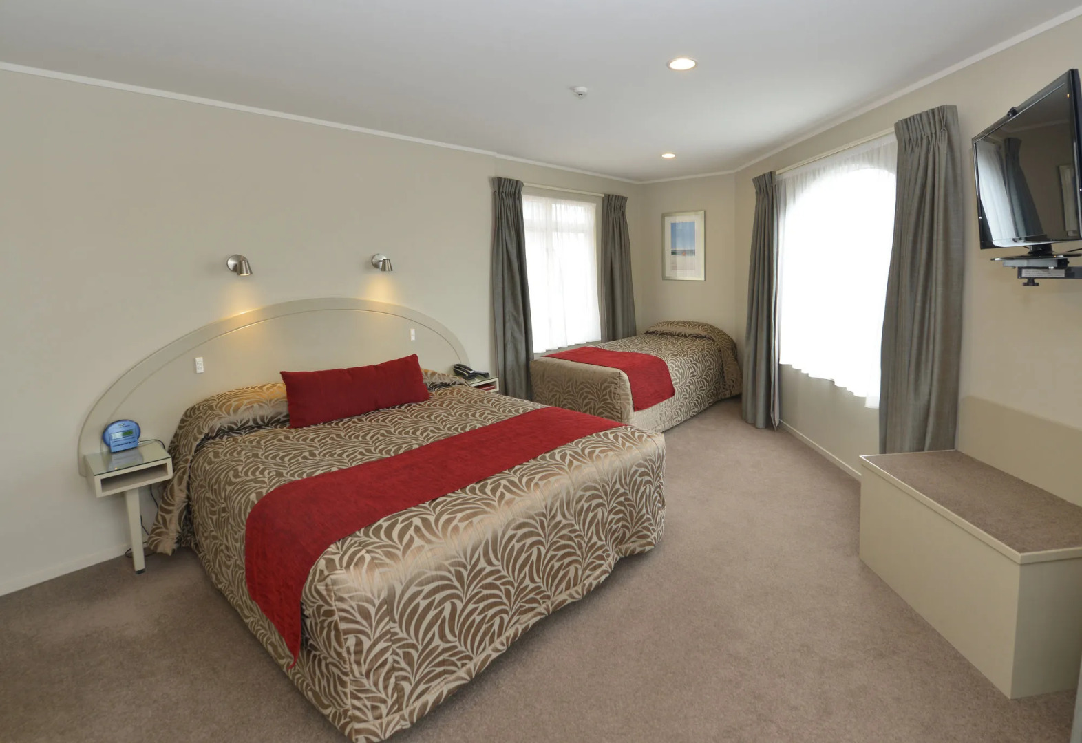 Brougham Heights Motel