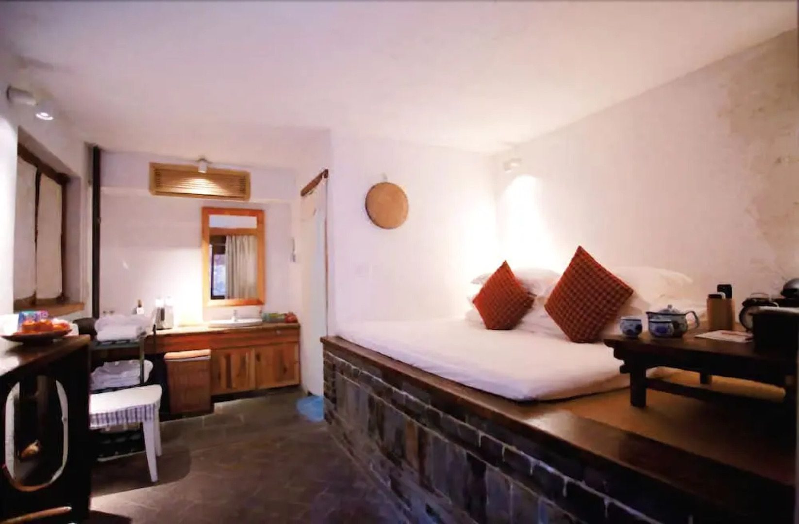 Zuoyouke Theme Hotel