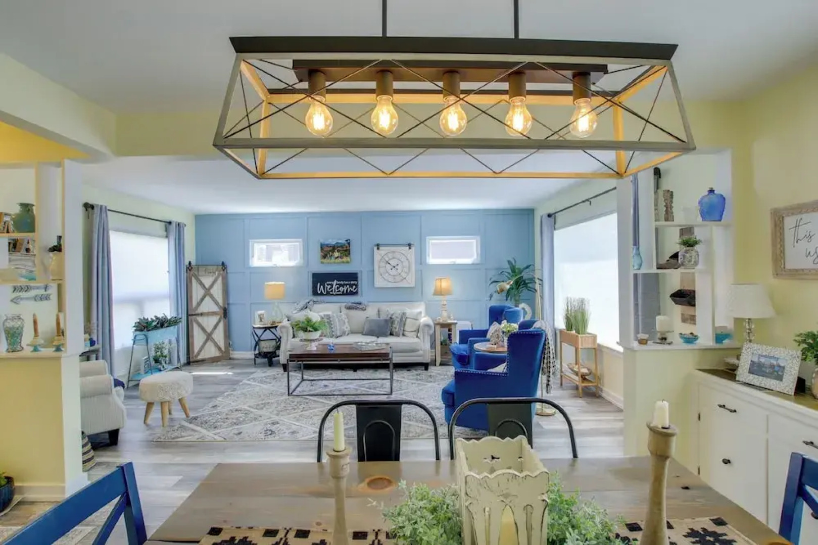 Family Home, 1 Block to Lake Michigan Beach!