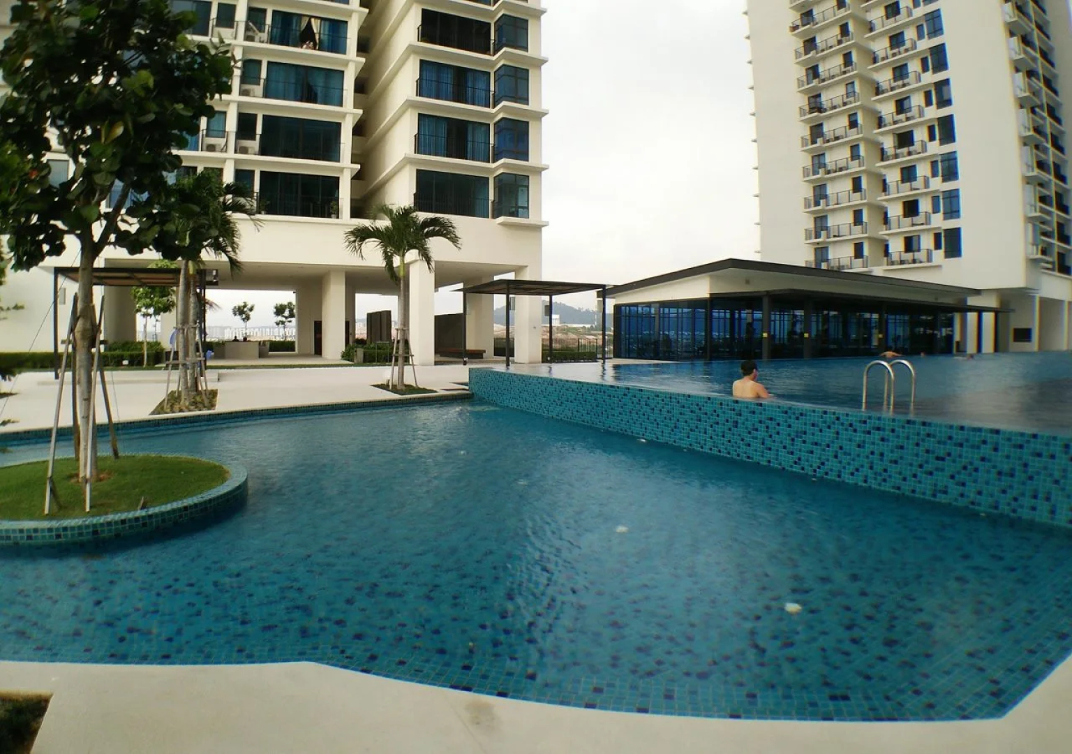 Euzmo Residences at Trefoil