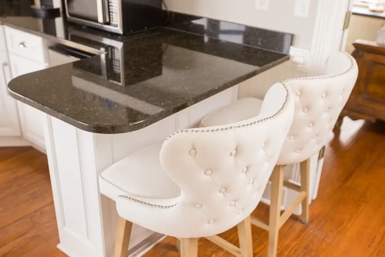 The Burrus House Inn Waterfront Suites