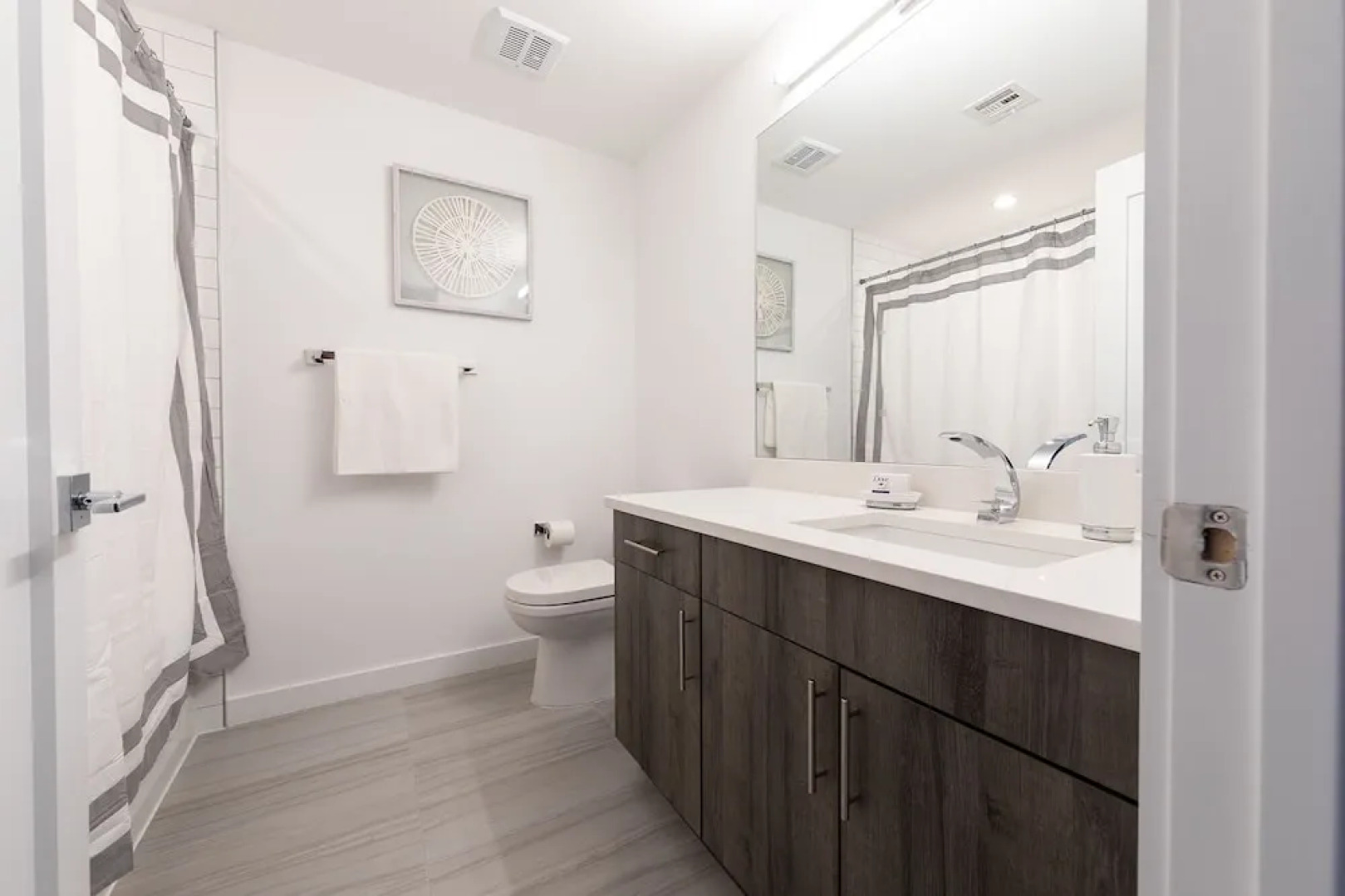 Stylish 3BR Retreat w Private Deck Near NYC