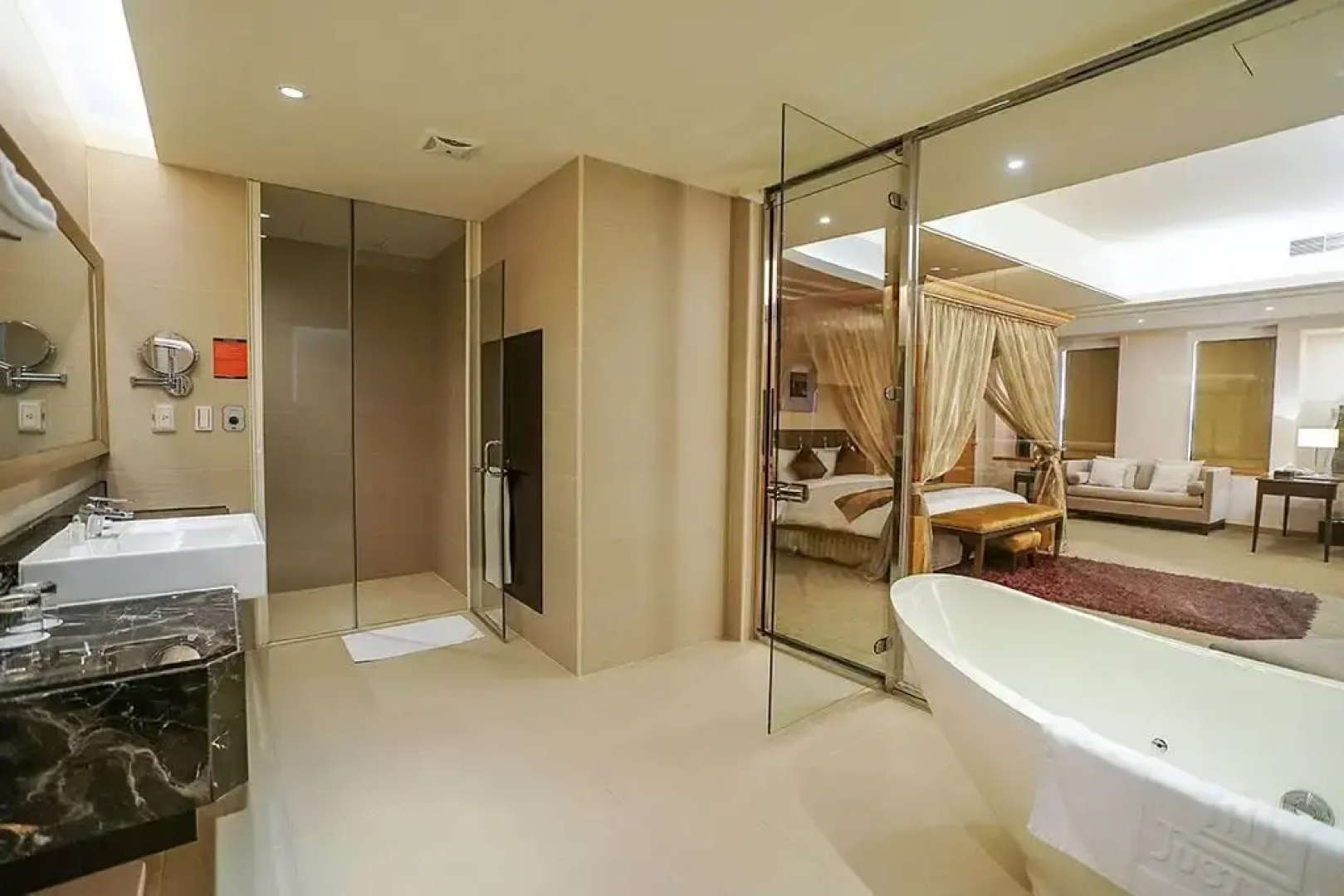 Justwin Grand Hotel