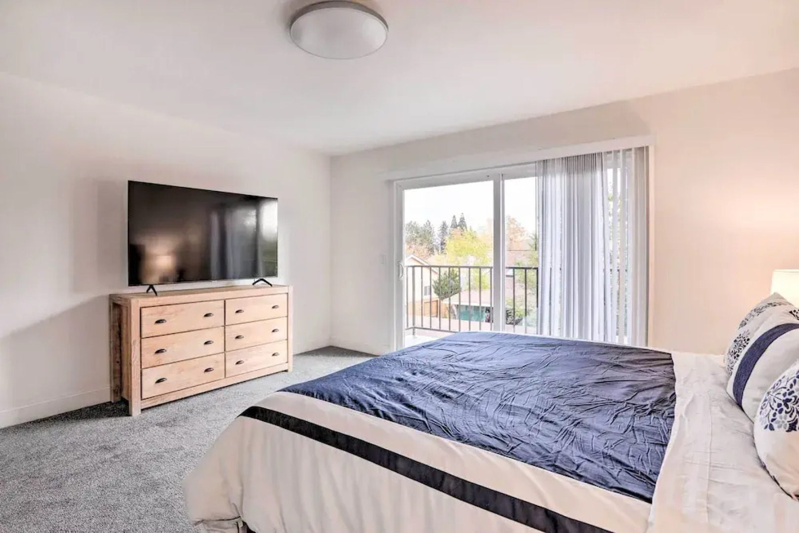 4 Mi to Dtwn Reno: Sleek Family Retreat!