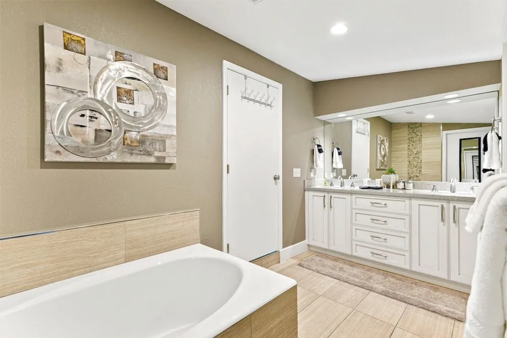 Large Luxury Home W/pool, Hot-tub, Grill/bar, &cin
