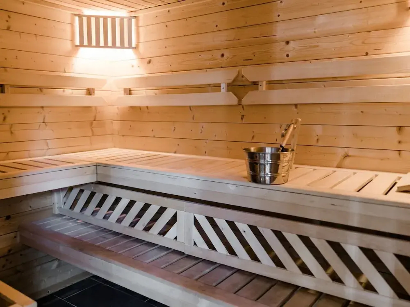 Geraeumiges Ferienhaus mit Sauna