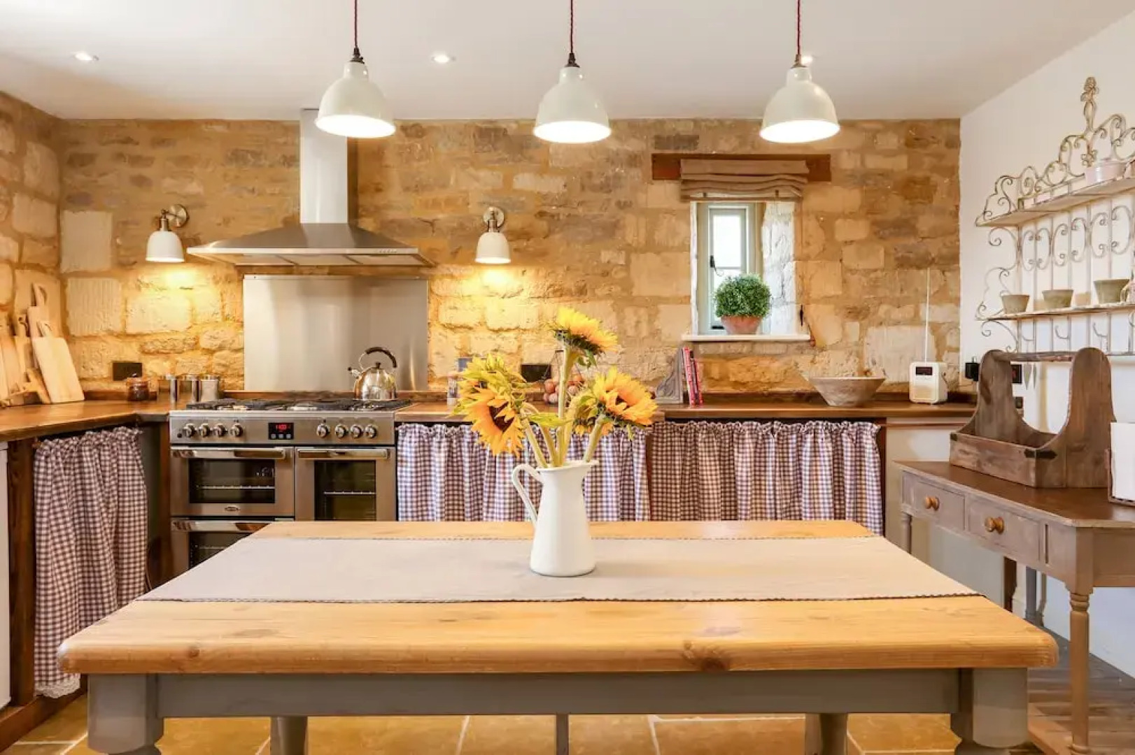 Classic Family Barn Conversion in Radcot