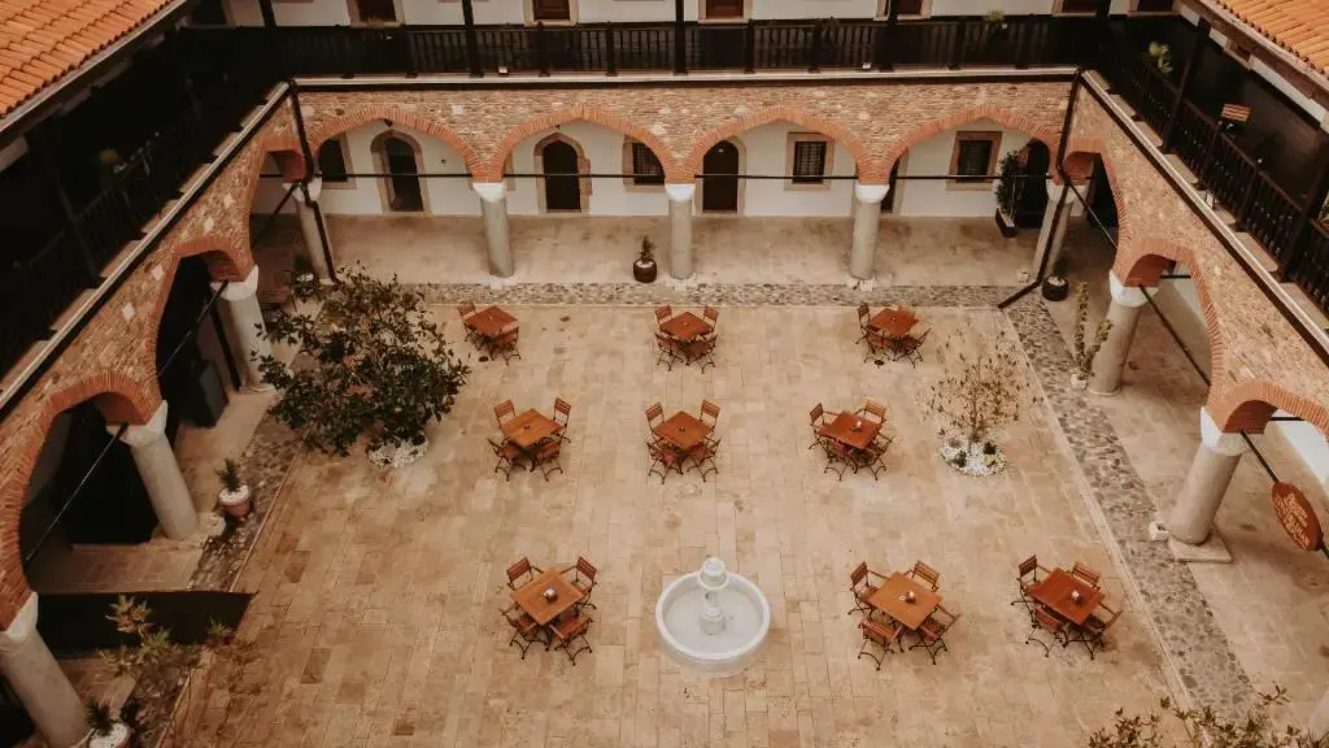 Zi̇nci̇rli̇ Han Oteli̇