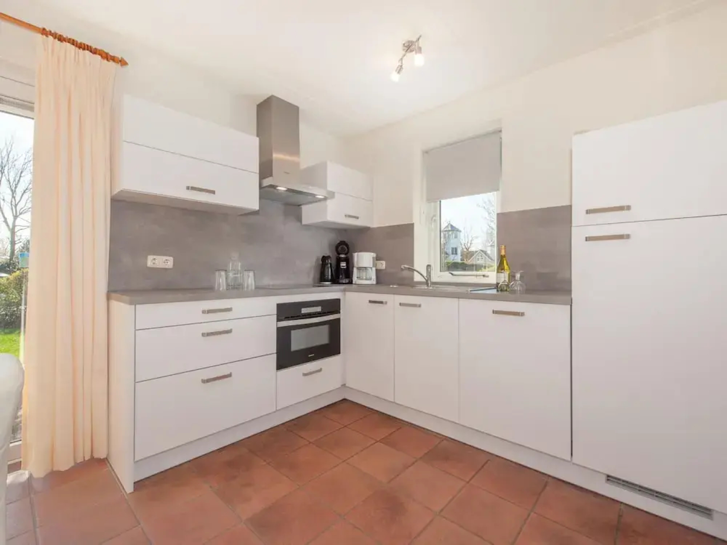 Detached Well-kept Villa With Garden, Near the Beach