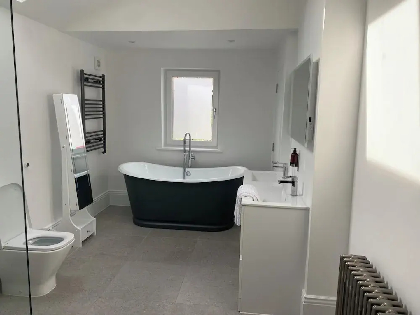 House - Sleeps 14 - Pets Ok - Parking - Garden