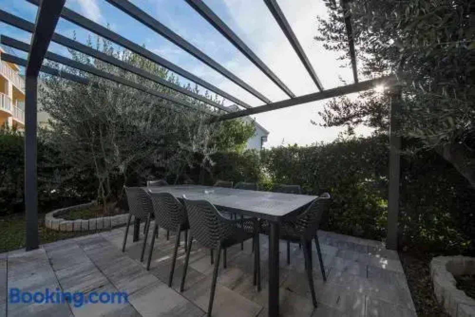 Family friendly apartment, great for children, huge yard and lots of toys