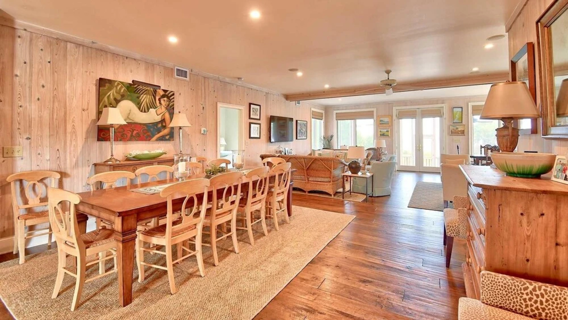 134 Maison Blanche 7 Br Home by RedAwning