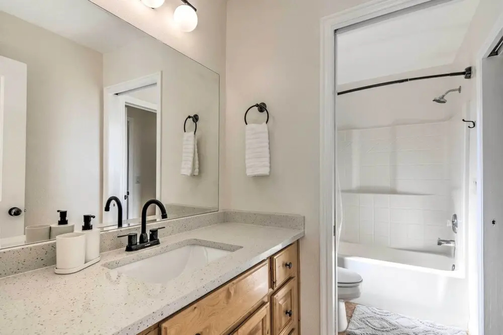 Updated Townhome w/ Patio & Red Rock Views!