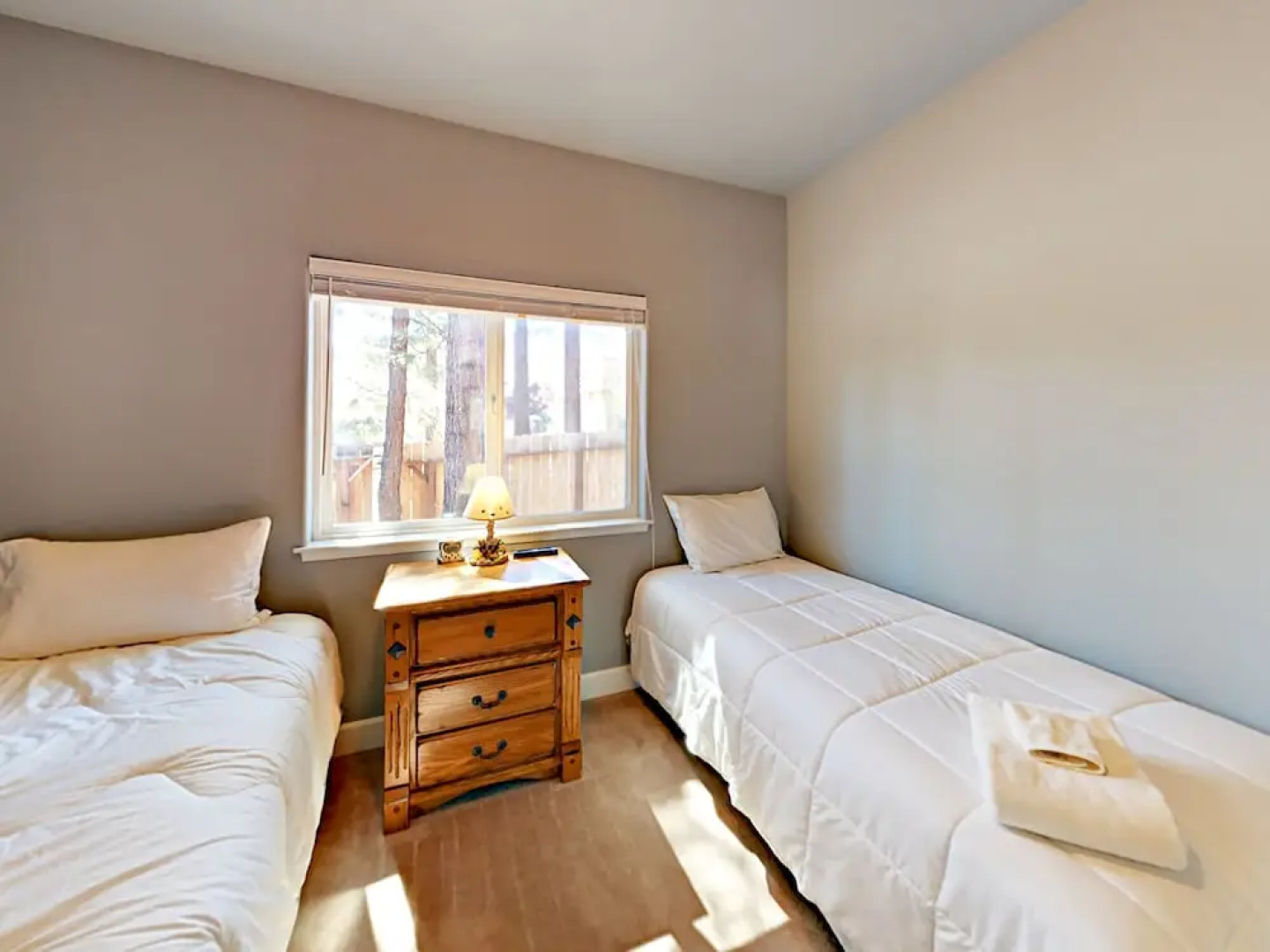 913 Lake Tahoe Blvd Home 4 Bedrooms 3.5 Bathrooms Home