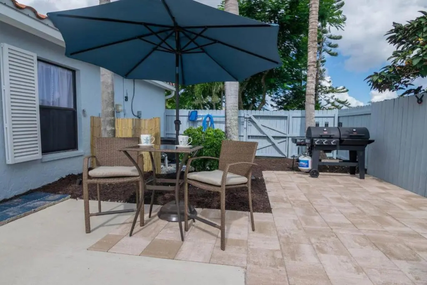 Charming Heated Pool Home - 3 miles to the Beach, Pet and Family Friendly -Available Year Round!